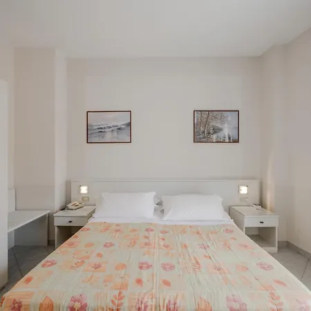 酒店 Hotiday Collection - Centro 3*