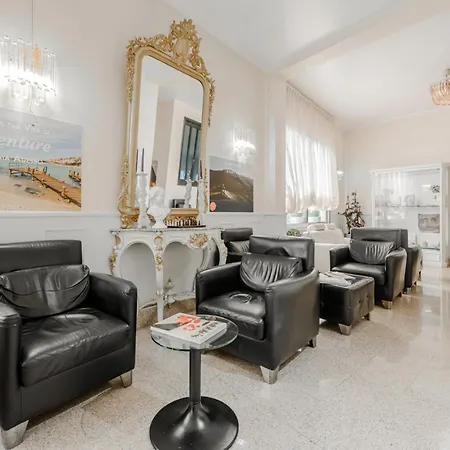 酒店 Hotiday Collection - Centro 3*